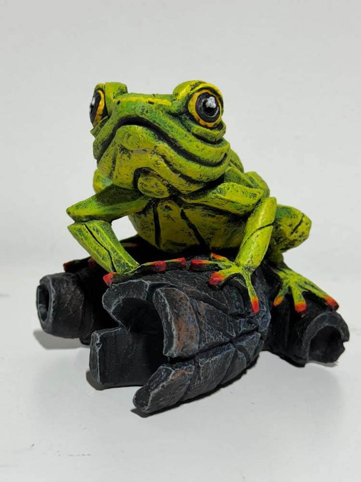 Frog Home Décor, Green Frog garden sculpture by Edge