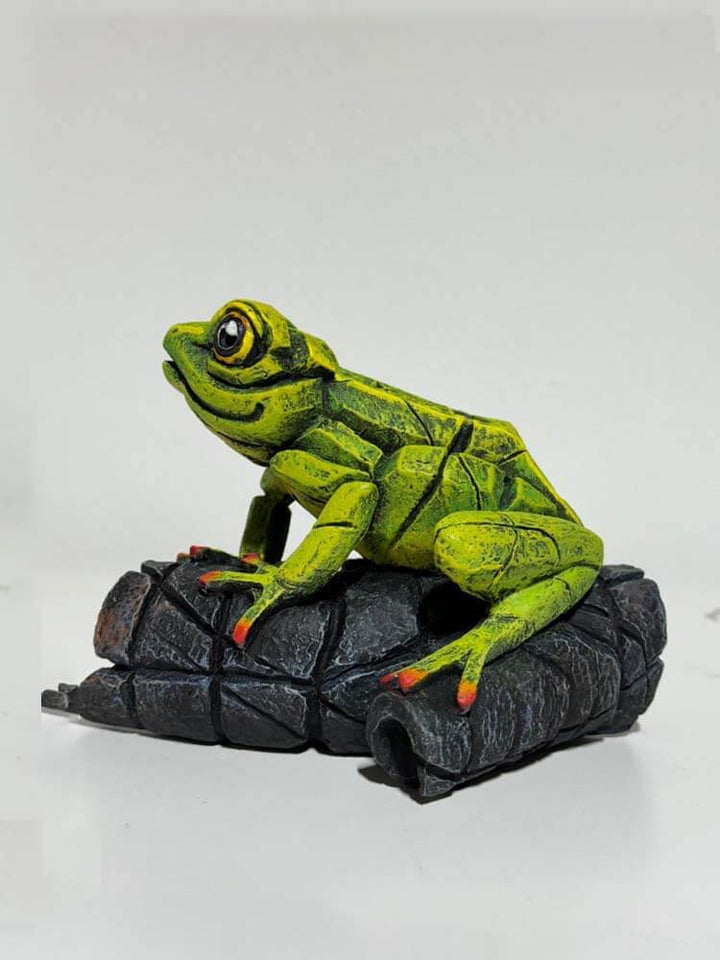 Tree Frog Figurine, Garden Frog Ornament, Nature-Inspired Decor, Amphibian Statue 